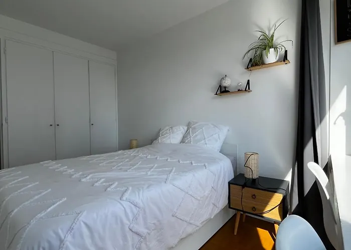 2 Private Bedrooms, Montparnasse Station 民宿