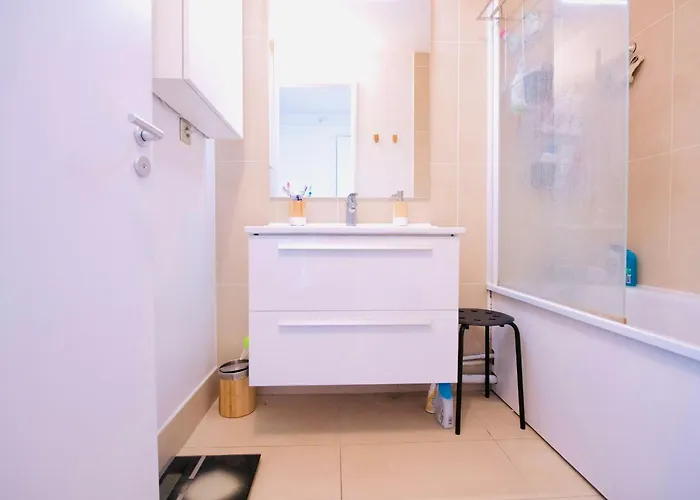 2 Private Bedrooms, Montparnasse Station 民宿 巴黎