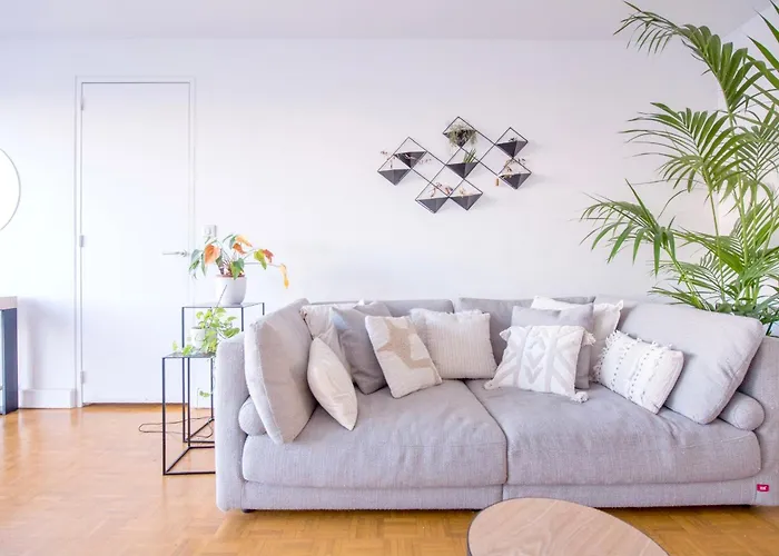 2 Private Bedrooms, Montparnasse Station 民宿