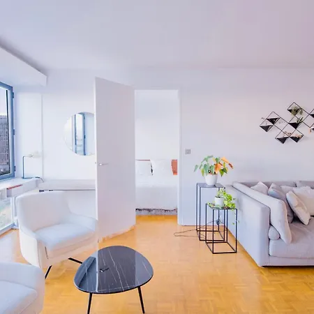 2 Private Bedrooms, Montparnasse Station منزل للإقامة *