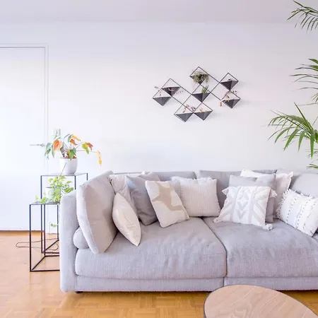 2 Private Bedrooms, Montparnasse Station منزل للإقامة